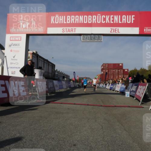 03.10.2025 - Köhlbrandbrückenlauf Matties Gatica Varas http://msf.ph/oto/9167387 03.10.2025 10:07:35 Ziel 1014, 1410, 1532, 1764, 1774, 1886, 2696, 2761, 3425, 3426, 3497 meine-sportfotos.de