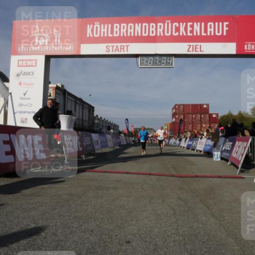 03.10.2025 - Köhlbrandbrückenlauf Matties Gatica Varas http://msf.ph/oto/9167388 03.10.2025 10:07:36 Ziel 1014, 1410, 1532, 1764, 1774, 1886, 2696, 2761, 2807, 3425, 3426, 3497 meine-sportfotos.de