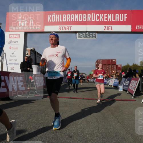 03.10.2025 - Köhlbrandbrückenlauf Matties Gatica Varas http://msf.ph/oto/9167396 03.10.2025 10:07:39 Ziel 1014, 1363, 1410, 1532, 1764, 1774, 1886, 2696, 2761, 2807, 2990, 3497 meine-sportfotos.de