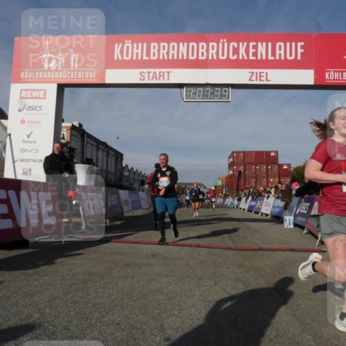 03.10.2025 - Köhlbrandbrückenlauf Matties Gatica Varas http://msf.ph/oto/9167398 03.10.2025 10:07:40 Ziel 1014, 1363, 1532, 1764, 1774, 1886, 2696, 2761, 2807, 2990, 3497 meine-sportfotos.de