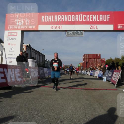 03.10.2025 - Köhlbrandbrückenlauf Matties Gatica Varas http://msf.ph/oto/9167399 03.10.2025 10:07:41 Ziel 1014, 1363, 1532, 1764, 1774, 1886, 2696, 2807, 2990, 3250, 3497 meine-sportfotos.de