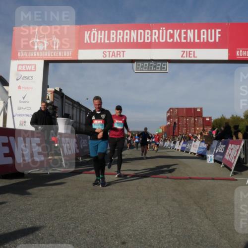03.10.2025 - Köhlbrandbrückenlauf Matties Gatica Varas http://msf.ph/oto/9167400 03.10.2025 10:07:41 Ziel 1014, 1363, 1532, 1764, 1774, 1886, 2696, 2807, 2990, 3250, 3497 meine-sportfotos.de