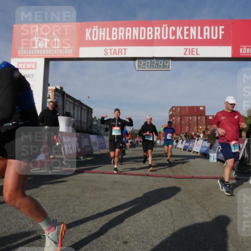 03.10.2025 - Köhlbrandbrückenlauf Matties Gatica Varas http://msf.ph/oto/9167409 03.10.2025 10:07:46 Ziel 1014, 1336, 1363, 1377, 1378, 1384, 1764, 1886, 2807, 2814, 2990, 3250, 3497 meine-sportfotos.de