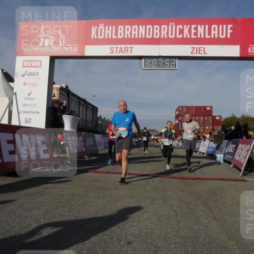 03.10.2025 - Köhlbrandbrückenlauf Matties Gatica Varas http://msf.ph/oto/9167426 03.10.2025 10:07:54 Ziel 1335, 1336, 1377, 1378, 1384, 1849, 2814, 3217 meine-sportfotos.de