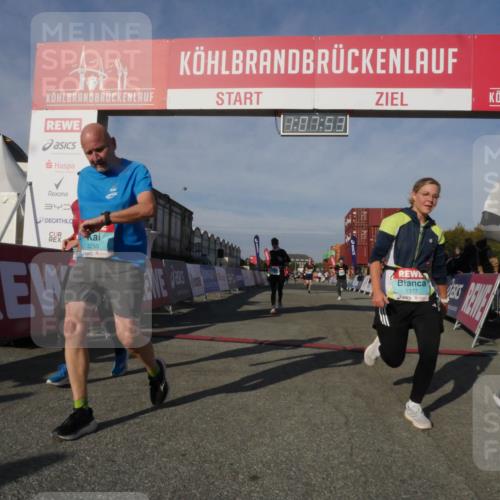 03.10.2025 - Köhlbrandbrückenlauf Matties Gatica Varas http://msf.ph/oto/9167429 03.10.2025 10:07:55 Ziel 1335, 1336, 1716, 1849, 2814, 3217 meine-sportfotos.de