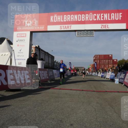 03.10.2025 - Köhlbrandbrückenlauf Matties Gatica Varas http://msf.ph/oto/9167441 03.10.2025 10:08:01 Ziel 1335, 1699, 1716, 2733, 3217, 3272, 3683, 3684 meine-sportfotos.de