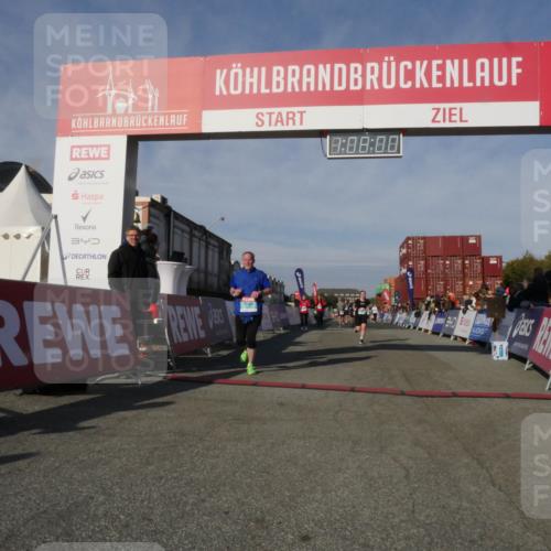 03.10.2025 - Köhlbrandbrückenlauf Matties Gatica Varas http://msf.ph/oto/9167442 03.10.2025 10:08:02 Ziel 1335, 1395, 1699, 1716, 2733, 3217, 3272, 3683, 3684 meine-sportfotos.de