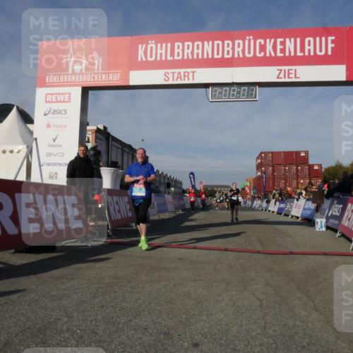 03.10.2025 - Köhlbrandbrückenlauf Matties Gatica Varas http://msf.ph/oto/9167443 03.10.2025 10:08:02 Ziel 1335, 1395, 1699, 1716, 2733, 3217, 3272, 3683, 3684 meine-sportfotos.de