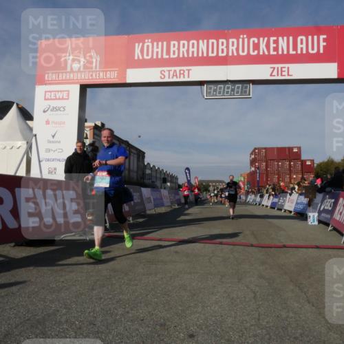 03.10.2025 - Köhlbrandbrückenlauf Matties Gatica Varas http://msf.ph/oto/9167444 03.10.2025 10:08:03 Ziel 1335, 1395, 1699, 1716, 1833, 2733, 3272, 3683, 3684 meine-sportfotos.de