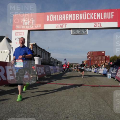 03.10.2025 - Köhlbrandbrückenlauf Matties Gatica Varas http://msf.ph/oto/9167445 03.10.2025 10:08:03 Ziel 1335, 1395, 1699, 1716, 1833, 2733, 3272, 3683, 3684 meine-sportfotos.de