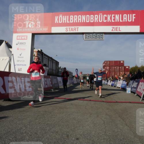 03.10.2025 - Köhlbrandbrückenlauf Matties Gatica Varas http://msf.ph/oto/9167454 03.10.2025 10:08:08 Ziel 1395, 1516, 1699, 1833, 2733, 3272, 3569, 3683, 3684, 3797 meine-sportfotos.de