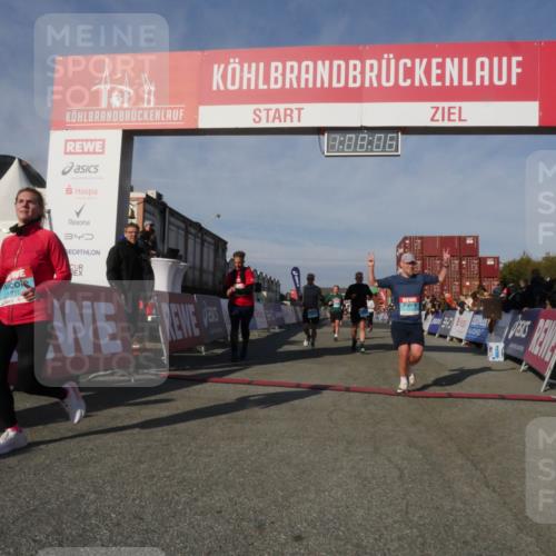 03.10.2025 - Köhlbrandbrückenlauf Matties Gatica Varas http://msf.ph/oto/9167455 03.10.2025 10:08:08 Ziel 1395, 1516, 1699, 1833, 2733, 3272, 3569, 3683, 3684, 3797 meine-sportfotos.de