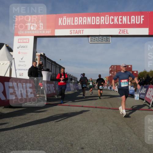 03.10.2025 - Köhlbrandbrückenlauf Matties Gatica Varas http://msf.ph/oto/9167456 03.10.2025 10:08:09 Ziel 1319, 1395, 1516, 1699, 1833, 3272, 3361, 3569, 3683, 3684, 3797 meine-sportfotos.de