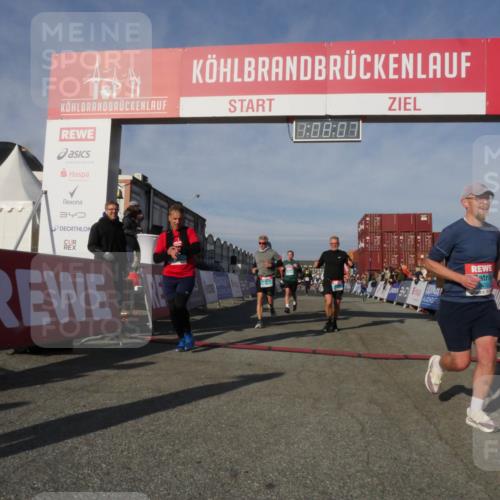 03.10.2025 - Köhlbrandbrückenlauf Matties Gatica Varas http://msf.ph/oto/9167457 03.10.2025 10:08:09 Ziel 1319, 1395, 1516, 1699, 1833, 3272, 3361, 3569, 3683, 3684, 3797 meine-sportfotos.de