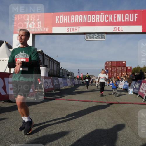 03.10.2025 - Köhlbrandbrückenlauf Matties Gatica Varas http://msf.ph/oto/9167465 03.10.2025 10:08:13 Ziel 1319, 1395, 1516, 1833, 3278, 3361, 3362, 3569, 3734, 3797 meine-sportfotos.de