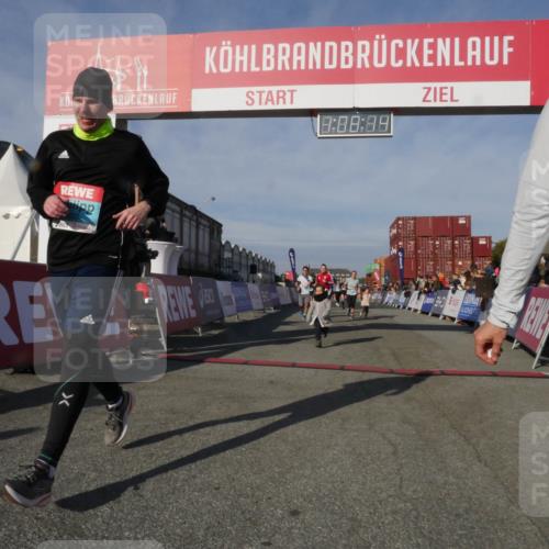 03.10.2025 - Köhlbrandbrückenlauf Matties Gatica Varas http://msf.ph/oto/9167472 03.10.2025 10:08:16 Ziel 1319, 1516, 2026, 3278, 3361, 3362, 3569, 3734, 3797 meine-sportfotos.de