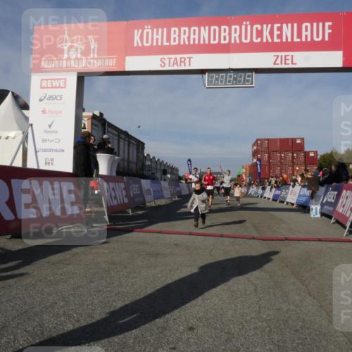 03.10.2025 - Köhlbrandbrückenlauf Matties Gatica Varas http://msf.ph/oto/9167473 03.10.2025 10:08:17 Ziel 1319, 1516, 2026, 3278, 3361, 3362, 3569, 3734, 3797 meine-sportfotos.de