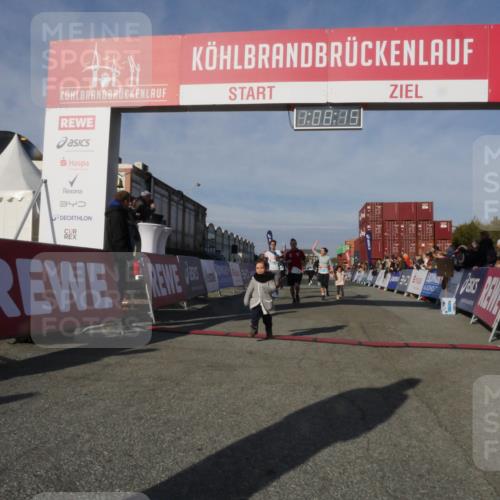 03.10.2025 - Köhlbrandbrückenlauf Matties Gatica Varas http://msf.ph/oto/9167474 03.10.2025 10:08:17 Ziel 1319, 1516, 2026, 3278, 3361, 3362, 3569, 3734, 3797 meine-sportfotos.de