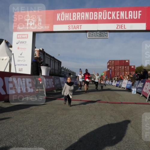 03.10.2025 - Köhlbrandbrückenlauf Matties Gatica Varas http://msf.ph/oto/9167475 03.10.2025 10:08:18 Ziel 1319, 1516, 2026, 3278, 3309, 3361, 3362, 3569, 3734, 3797 meine-sportfotos.de