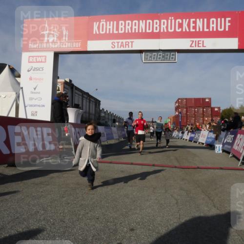 03.10.2025 - Köhlbrandbrückenlauf Matties Gatica Varas http://msf.ph/oto/9167476 03.10.2025 10:08:18 Ziel 1319, 1516, 2026, 3278, 3309, 3361, 3362, 3569, 3734, 3797 meine-sportfotos.de