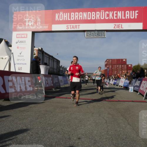 03.10.2025 - Köhlbrandbrückenlauf Matties Gatica Varas http://msf.ph/oto/9167479 03.10.2025 10:08:20 Ziel 1319, 1407, 2026, 3278, 3309, 3361, 3362, 3734, 3797 meine-sportfotos.de
