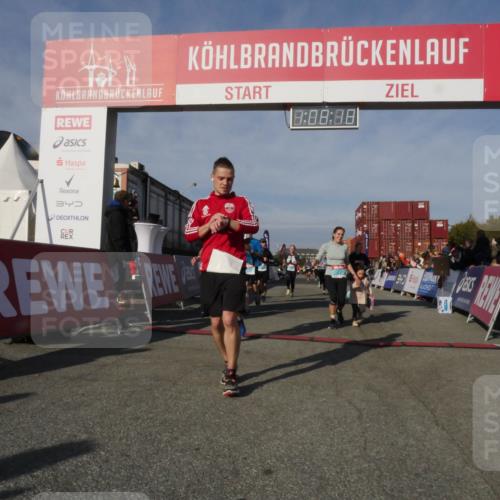 03.10.2025 - Köhlbrandbrückenlauf Matties Gatica Varas http://msf.ph/oto/9167480 03.10.2025 10:08:20 Ziel 1319, 1407, 2026, 3278, 3309, 3361, 3362, 3734, 3797 meine-sportfotos.de