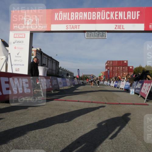 03.10.2025 - Köhlbrandbrückenlauf Matties Gatica Varas http://msf.ph/oto/9167490 03.10.2025 10:08:25 Ziel 1203, 1371, 1407, 1461, 1601, 1876, 2026, 3309 meine-sportfotos.de