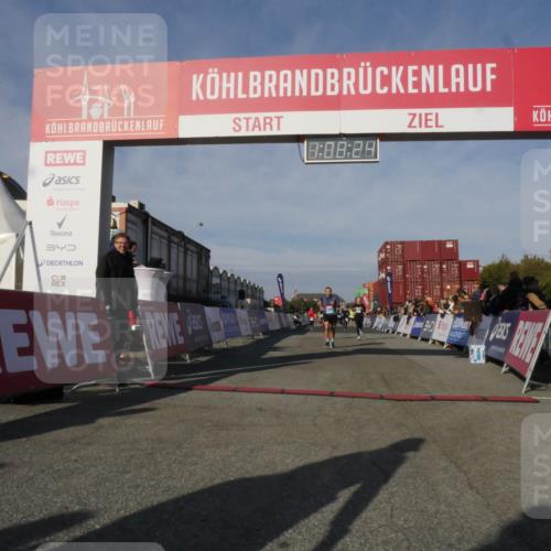 03.10.2025 - Köhlbrandbrückenlauf Matties Gatica Varas http://msf.ph/oto/9167492 03.10.2025 10:08:26 Ziel 1203, 1257, 1371, 1407, 1461, 1601, 1876, 2026, 3309, 3778 meine-sportfotos.de