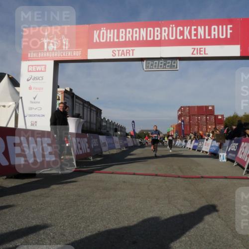 03.10.2025 - Köhlbrandbrückenlauf Matties Gatica Varas http://msf.ph/oto/9167493 03.10.2025 10:08:26 Ziel 1203, 1257, 1371, 1407, 1461, 1601, 1876, 2026, 3309, 3778 meine-sportfotos.de