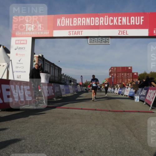 03.10.2025 - Köhlbrandbrückenlauf Matties Gatica Varas http://msf.ph/oto/9167495 03.10.2025 10:08:27 Ziel 1203, 1257, 1338, 1371, 1407, 1461, 1601, 1753, 1876, 2026, 3309, 3778 meine-sportfotos.de