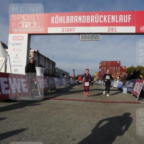 03.10.2025 - Köhlbrandbrückenlauf Matties Gatica Varas http://msf.ph/oto/9167501 03.10.2025 10:08:30 Ziel 1203, 1238, 1257, 1338, 1371, 1407, 1461, 1601, 1753, 1755, 1876, 3071, 3309, 3778 meine-sportfotos.de