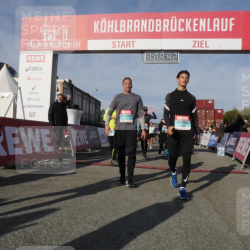 03.10.2025 - Köhlbrandbrückenlauf Matties Gatica Varas http://msf.ph/oto/9167531 03.10.2025 10:08:44 Ziel 1430, 1489, 1506, 1508, 1525, 1555, 1566, 1567, 1739, 1858, 2449, 2731, 2734, 2735, 2736, 2776, 2942, 3123, 3189, 3261, 3369, 3752 meine-sportfotos.de