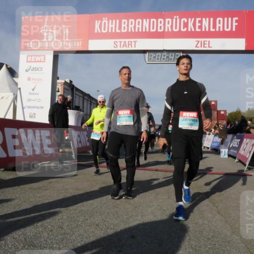 03.10.2025 - Köhlbrandbrückenlauf Matties Gatica Varas http://msf.ph/oto/9167532 03.10.2025 10:08:45 Ziel 1430, 1489, 1506, 1508, 1525, 1555, 1566, 1567, 1739, 1858, 2449, 2731, 2734, 2735, 2736, 2776, 3123, 3128, 3189, 3261, 3369, 3752 meine-sportfotos.de