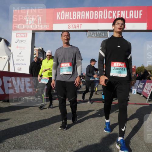 03.10.2025 - Köhlbrandbrückenlauf Matties Gatica Varas http://msf.ph/oto/9167533 03.10.2025 10:08:45 Ziel 1430, 1489, 1506, 1508, 1525, 1555, 1566, 1567, 1739, 1858, 2449, 2731, 2734, 2735, 2736, 2776, 3123, 3128, 3189, 3261, 3369, 3752 meine-sportfotos.de