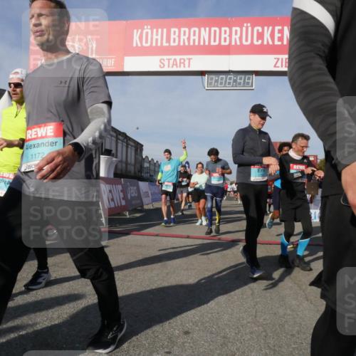 03.10.2025 - Köhlbrandbrückenlauf Matties Gatica Varas http://msf.ph/oto/9167535 03.10.2025 10:08:46 Ziel 1430, 1451, 1489, 1506, 1508, 1525, 1555, 1566, 1567, 1739, 1858, 2449, 2731, 2734, 2776, 3123, 3128, 3189, 3261, 3369, 3738, 3752 meine-sportfotos.de