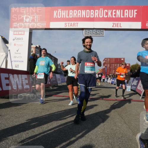 03.10.2025 - Köhlbrandbrückenlauf Matties Gatica Varas http://msf.ph/oto/9167538 03.10.2025 10:08:47 Ziel 1430, 1451, 1489, 1506, 1525, 1555, 1566, 1567, 1739, 1858, 2449, 2731, 2734, 3128, 3189, 3261, 3369, 3738, 3752 meine-sportfotos.de