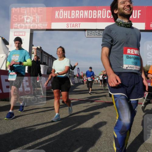 03.10.2025 - Köhlbrandbrückenlauf Matties Gatica Varas http://msf.ph/oto/9167540 03.10.2025 10:08:48 Ziel 1451, 1489, 1506, 1525, 1555, 1566, 1567, 1739, 1858, 2449, 2731, 2734, 3128, 3189, 3261, 3369, 3738 meine-sportfotos.de