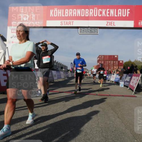 03.10.2025 - Köhlbrandbrückenlauf Matties Gatica Varas http://msf.ph/oto/9167542 03.10.2025 10:08:49 Ziel 1451, 1506, 1525, 1555, 1566, 1567, 1739, 1858, 2449, 2731, 2734, 3128, 3189, 3261, 3369, 3738 meine-sportfotos.de