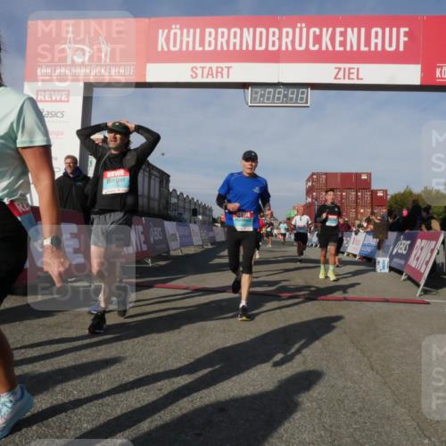 03.10.2025 - Köhlbrandbrückenlauf Matties Gatica Varas http://msf.ph/oto/9167543 03.10.2025 10:08:50 Ziel 1451, 1506, 1525, 1555, 1566, 1567, 1739, 1858, 2449, 2731, 2734, 3128, 3189, 3380, 3738 meine-sportfotos.de