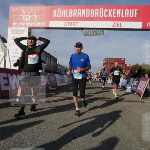 03.10.2025 - Köhlbrandbrückenlauf Matties Gatica Varas http://msf.ph/oto/9167544 03.10.2025 10:08:50 Ziel 1451, 1506, 1525, 1555, 1566, 1567, 1739, 1858, 2449, 2731, 2734, 3128, 3189, 3380, 3738 meine-sportfotos.de
