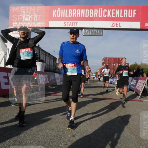 03.10.2025 - Köhlbrandbrückenlauf Matties Gatica Varas http://msf.ph/oto/9167545 03.10.2025 10:08:51 Ziel 1451, 1506, 1555, 1566, 1567, 1670, 1739, 1858, 2449, 2731, 2734, 3128, 3189, 3380, 3738 meine-sportfotos.de