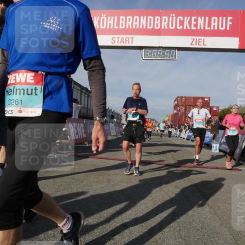 03.10.2025 - Köhlbrandbrückenlauf Matties Gatica Varas http://msf.ph/oto/9167547 03.10.2025 10:08:52 Ziel 1451, 1506, 1555, 1567, 1670, 1858, 2449, 2731, 2734, 3128, 3189, 3380, 3738 meine-sportfotos.de