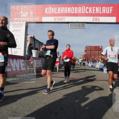 03.10.2025 - Köhlbrandbrückenlauf Matties Gatica Varas http://msf.ph/oto/9167549 03.10.2025 10:08:53 Ziel 1364, 1451, 1506, 1555, 1670, 1858, 2449, 2731, 2734, 3128, 3380, 3738 meine-sportfotos.de