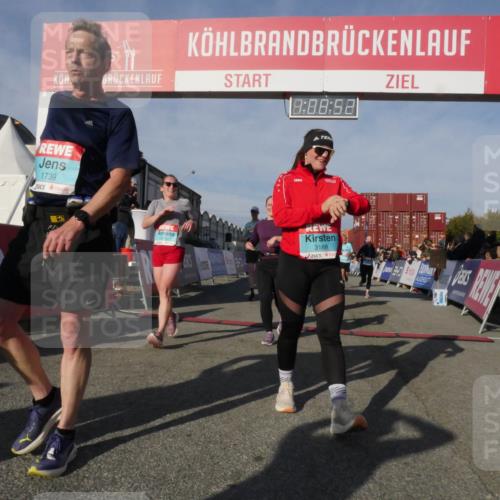 03.10.2025 - Köhlbrandbrückenlauf Matties Gatica Varas http://msf.ph/oto/9167552 03.10.2025 10:08:54 Ziel 1364, 1451, 1506, 1555, 1670, 1858, 2449, 3128, 3380, 3738 meine-sportfotos.de