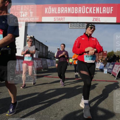 03.10.2025 - Köhlbrandbrückenlauf Matties Gatica Varas http://msf.ph/oto/9167553 03.10.2025 10:08:55 Ziel 1364, 1451, 1506, 1555, 1670, 1858, 2449, 3128, 3380, 3738 meine-sportfotos.de