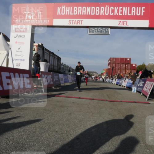 03.10.2025 - Köhlbrandbrückenlauf Matties Gatica Varas http://msf.ph/oto/9167566 03.10.2025 10:09:01 Ziel 1200, 1364, 1367, 1670, 2805, 3280, 3380 meine-sportfotos.de