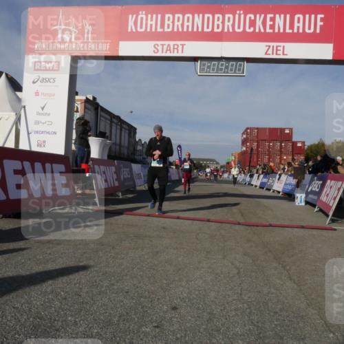 03.10.2025 - Köhlbrandbrückenlauf Matties Gatica Varas http://msf.ph/oto/9167568 03.10.2025 10:09:02 Ziel 1200, 1364, 1367, 1670, 2117, 2805, 3280, 3380 meine-sportfotos.de