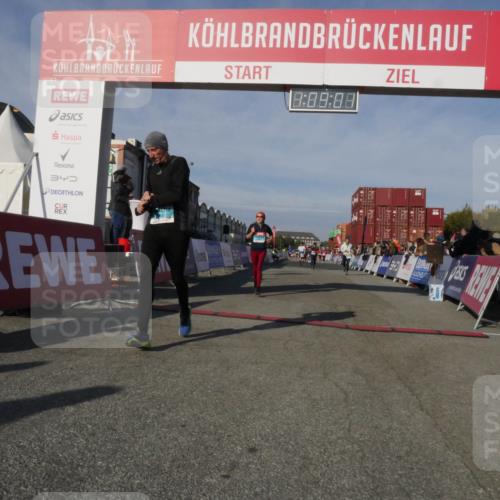 03.10.2025 - Köhlbrandbrückenlauf Matties Gatica Varas http://msf.ph/oto/9167570 03.10.2025 10:09:03 Ziel 1200, 1294, 1355, 1364, 1367, 1670, 2117, 2560, 2805, 3009, 3280 meine-sportfotos.de