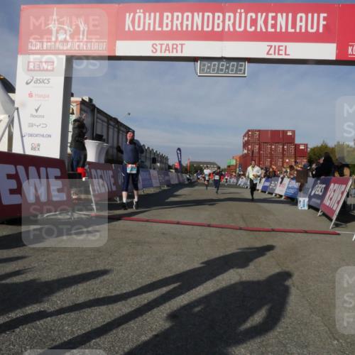 03.10.2025 - Köhlbrandbrückenlauf Matties Gatica Varas http://msf.ph/oto/9167575 03.10.2025 10:09:05 Ziel 1200, 1294, 1355, 1364, 1367, 2117, 2560, 2805, 3009, 3280 meine-sportfotos.de