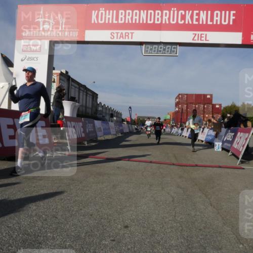 03.10.2025 - Köhlbrandbrückenlauf Matties Gatica Varas http://msf.ph/oto/9167578 03.10.2025 10:09:07 Ziel 1200, 1294, 1355, 1367, 1673, 1902, 2117, 2560, 2805, 3009, 3280, 3672 meine-sportfotos.de